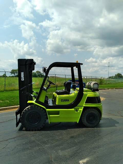 2004 CLARK 8K PNEUMATIC TIRE FORKLIFT