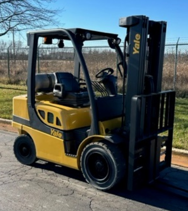 2015 YALE 6K PNEUMATIC TIRE FORKLIFT