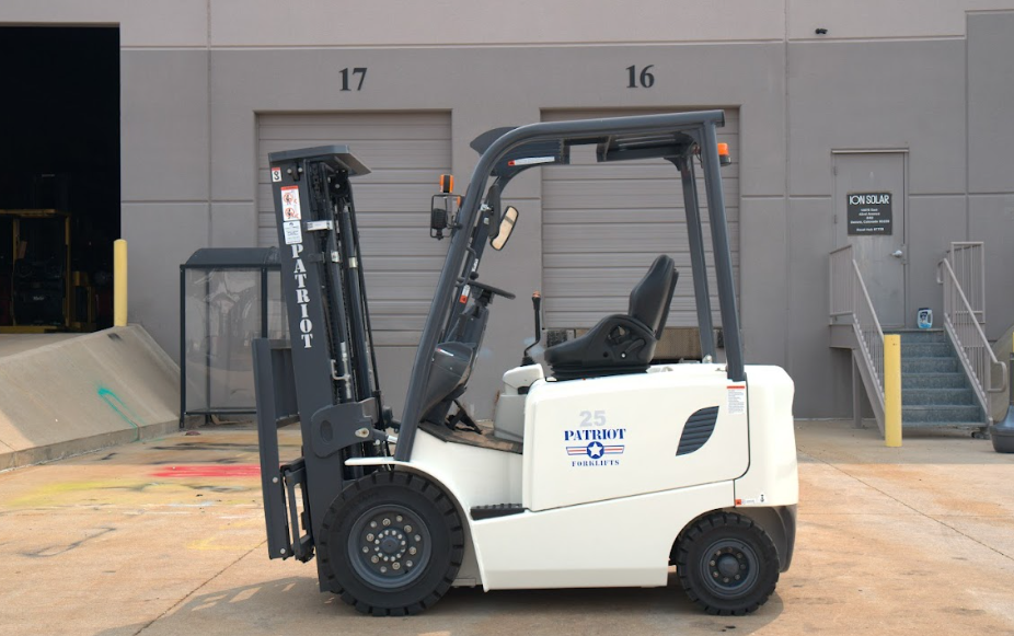 2023 PATRIOT 4.4K PNEUMATIC TIRE FORKLIFT