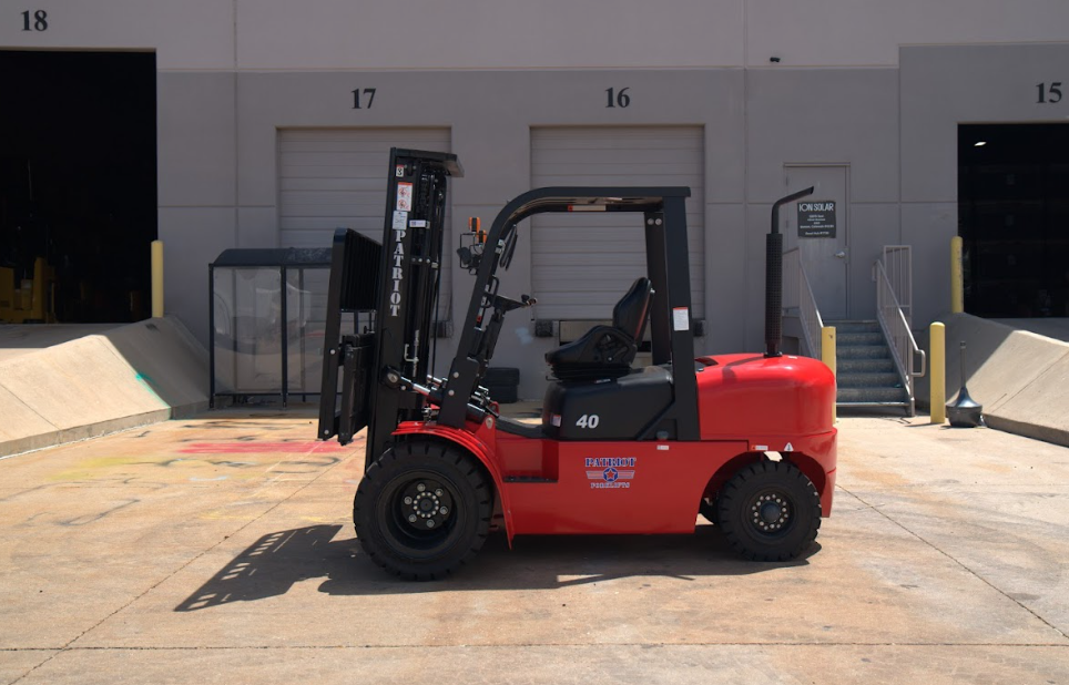 2023 PATRIOT 9K PNEUMATIC TIRE FORKLIFT