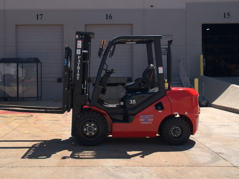 2023 PATRIOT 5.5K PNEUMATIC TIRE FORKLIFT