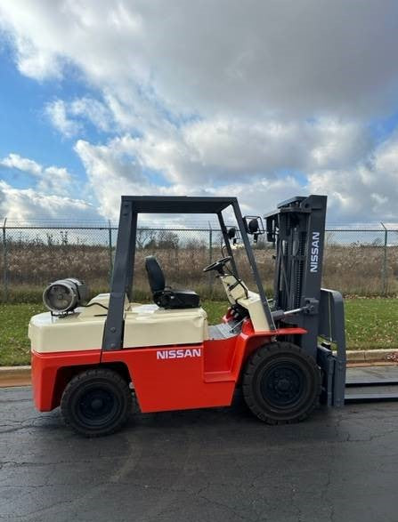 1999 NISSAN 8K PNEUMATIC TIRE FORKLIFT