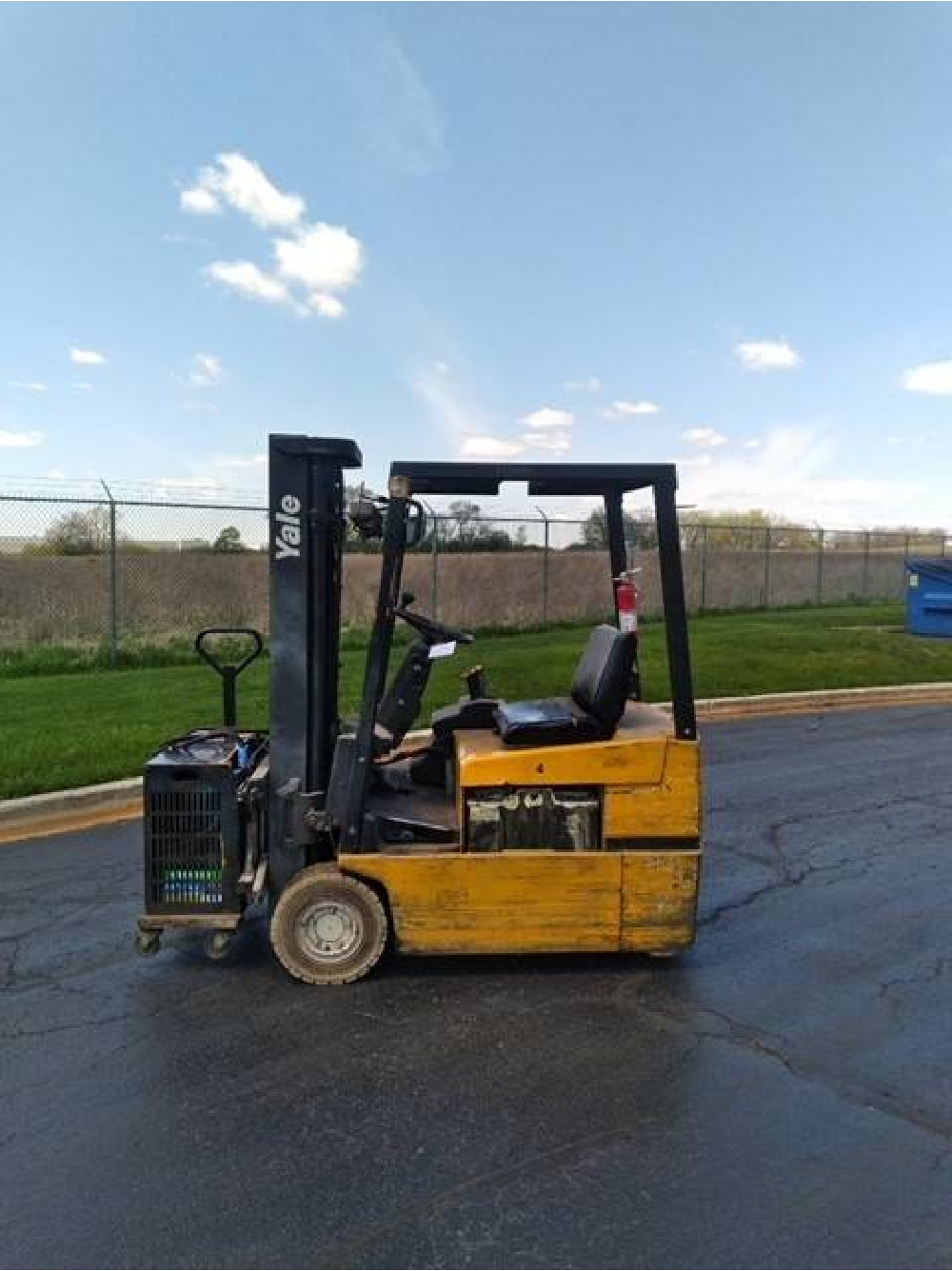 1999 YALE 3K PNEUMATIC TIRE FORKLIFT