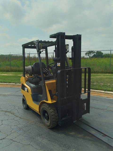 2008 CAT 3.5K PNEUMATIC TIRE FORKLIFT