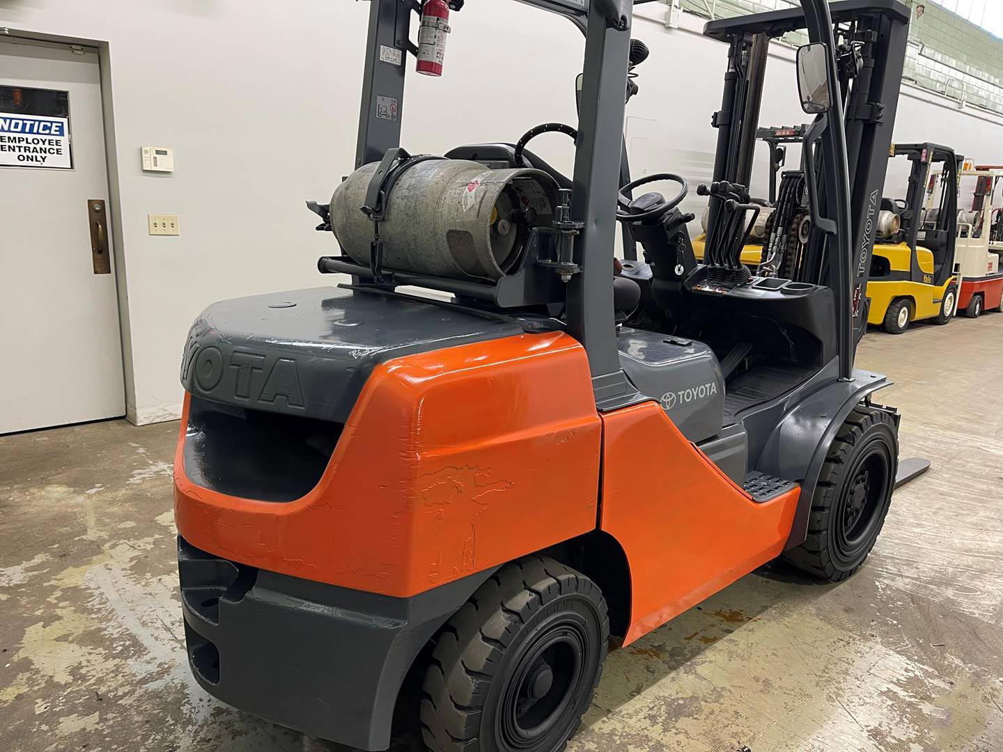 2019 TOYOTA 6K PNEUMATIC TIRE FORKLIFT