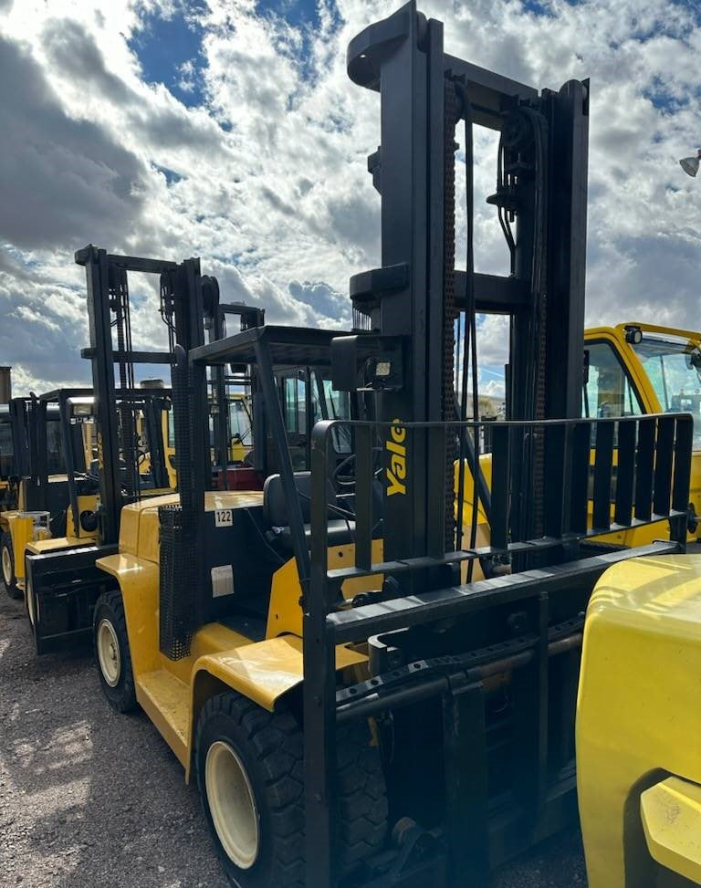 2004 YALE 15.5K PNEUMATIC TIRE FORKLIFT