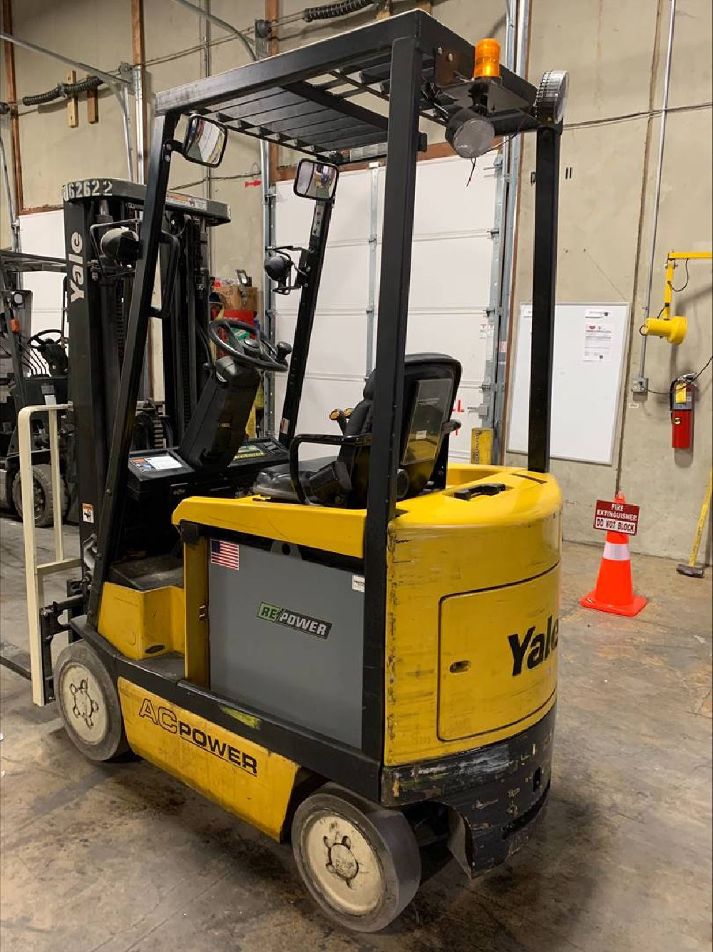 2010 YALE 3K CUSHION TIRE FORKLIFT