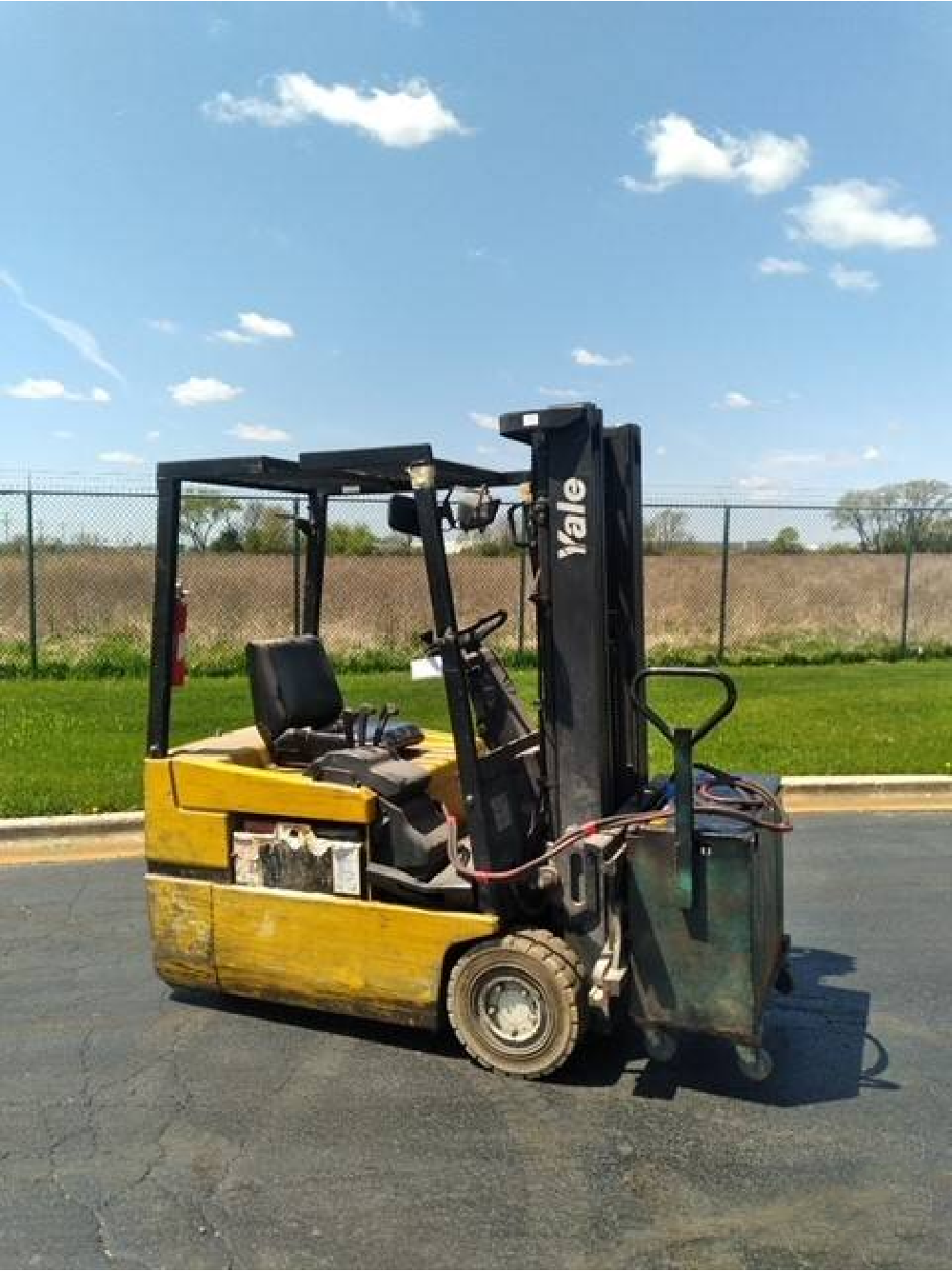 1999 Electric Yale Erp030 Electric Pneumatic Tire 3 & 4 Wheel Sit Down