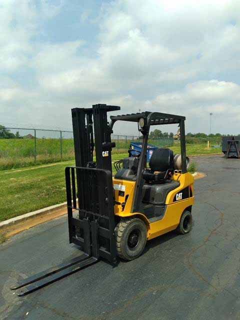 2008 CAT 3.5K PNEUMATIC TIRE FORKLIFT