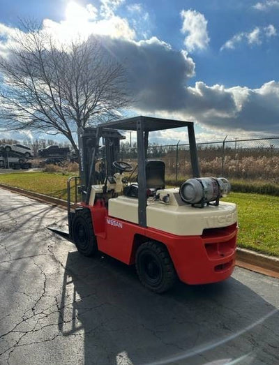 1999 NISSAN 8K PNEUMATIC TIRE FORKLIFT