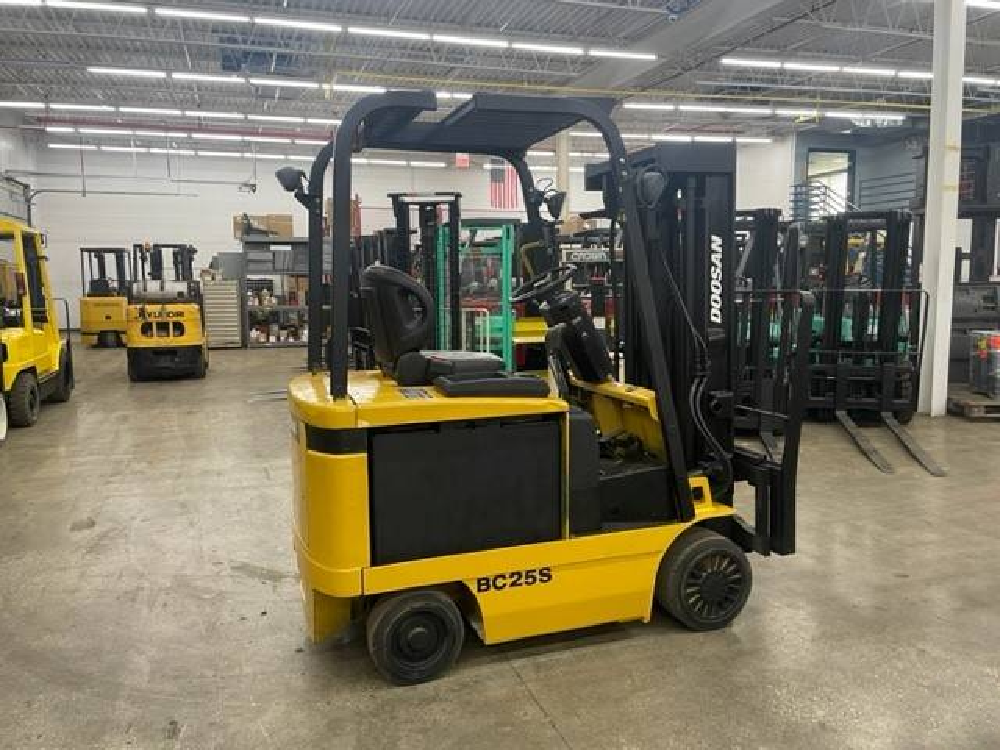 2004 DOOSAN 5K CUSHION TIRE FORKLIFT