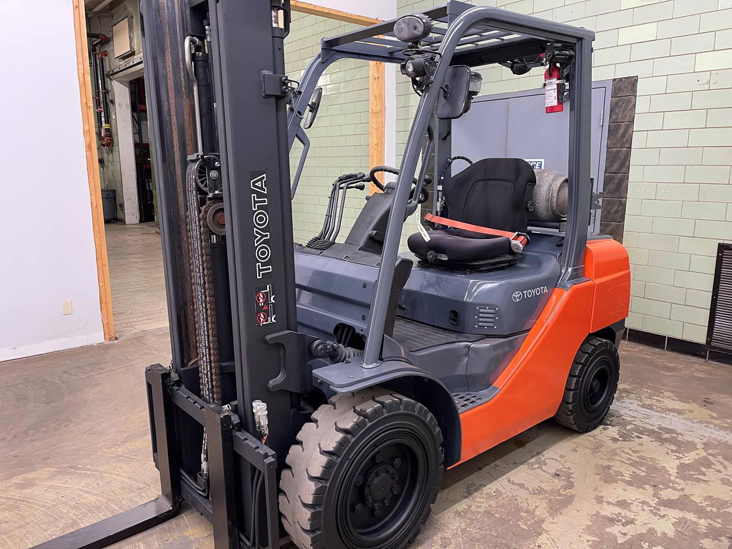 2019 TOYOTA 6K PNEUMATIC TIRE FORKLIFT