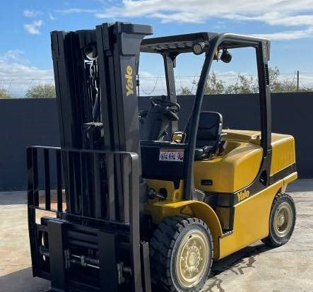 2016 YALE 9K PNEUMATIC TIRE FORKLIFT