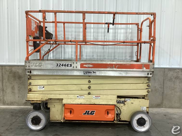 2004 JLG SCISSOR LIFT