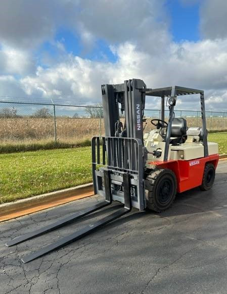 1999 NISSAN 8K PNEUMATIC TIRE FORKLIFT