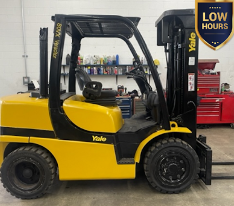 2012 YALE 8K PNEUMATIC TIRE FORKLIFT