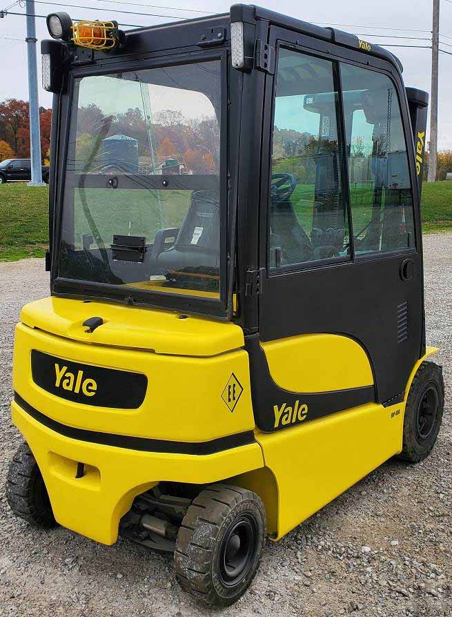 2011 YALE 5K PNEUMATIC TIRE FORKLIFT