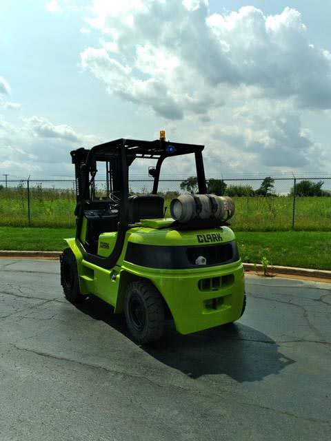 2004 CLARK 8K PNEUMATIC TIRE FORKLIFT