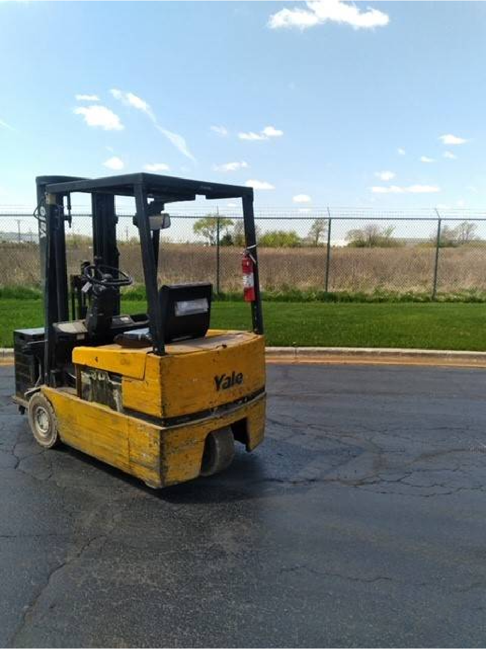 1999 Electric Yale Erp030 Electric Pneumatic Tire 3 & 4 Wheel Sit Down