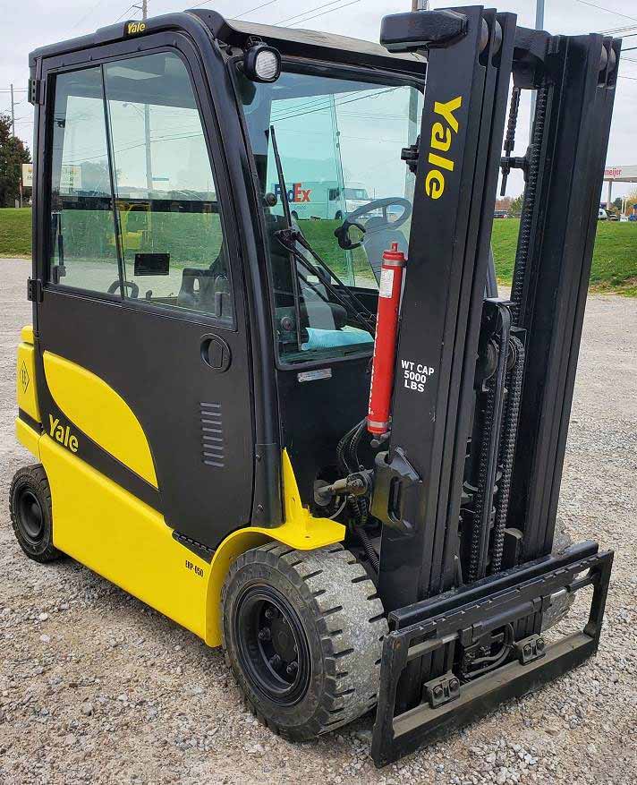 2011 YALE 5K PNEUMATIC TIRE FORKLIFT