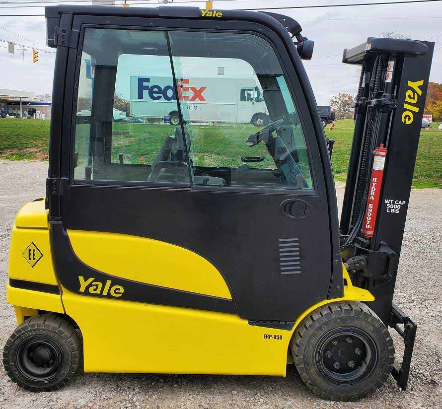 2011 YALE 5K PNEUMATIC TIRE FORKLIFT