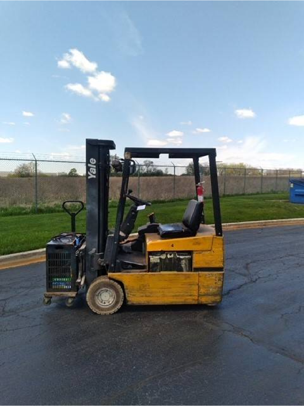 1999 Electric Yale Erp030 Electric Pneumatic Tire 3 & 4 Wheel Sit Down
